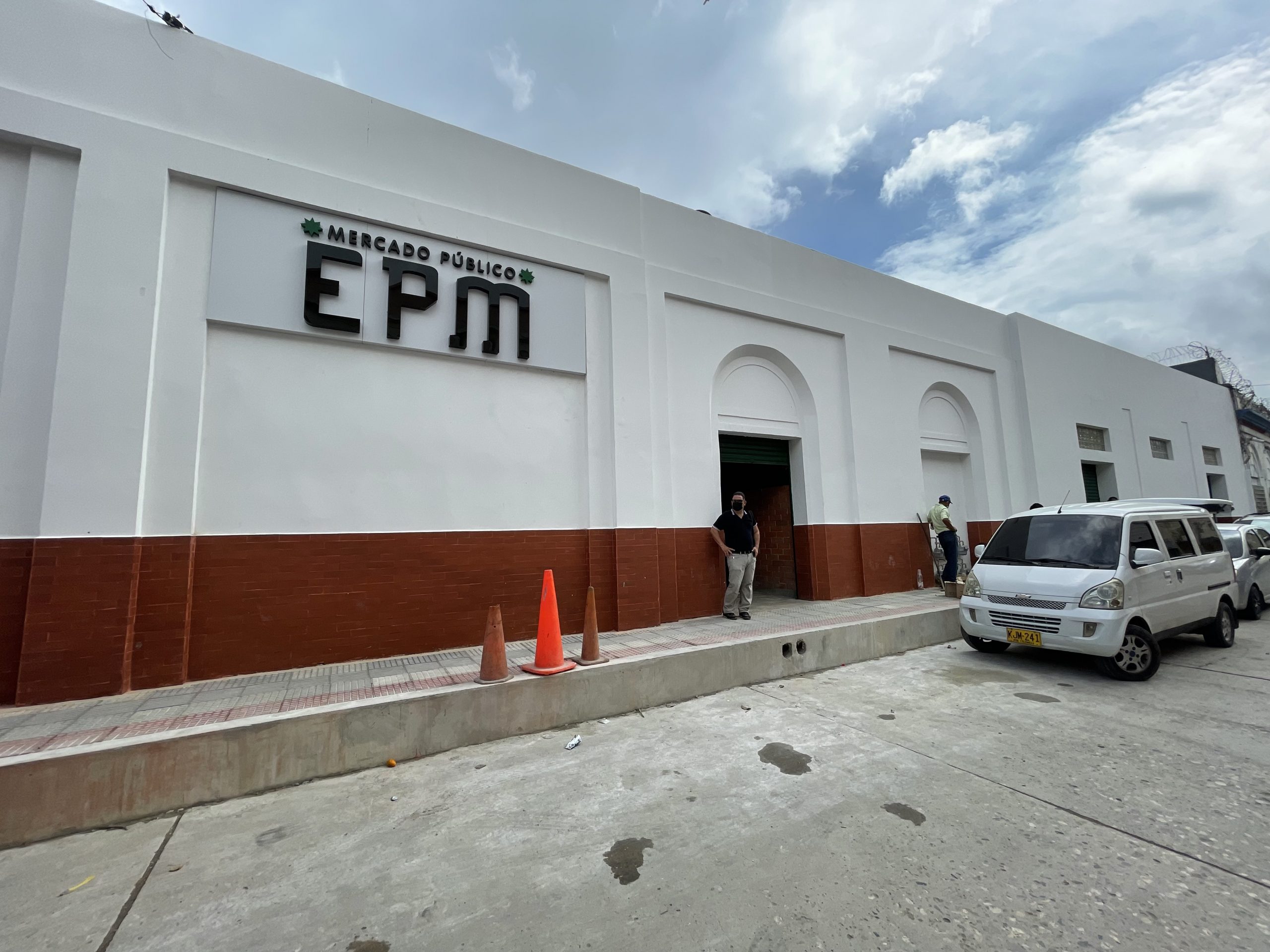 Panorámica entrada Mercado EPM