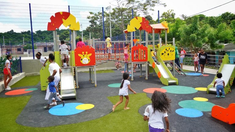 Zona infantil en  nuevo parque.