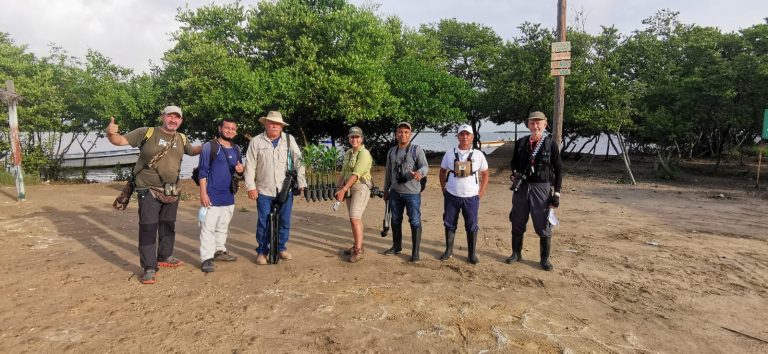 Grupo de fotografos posando