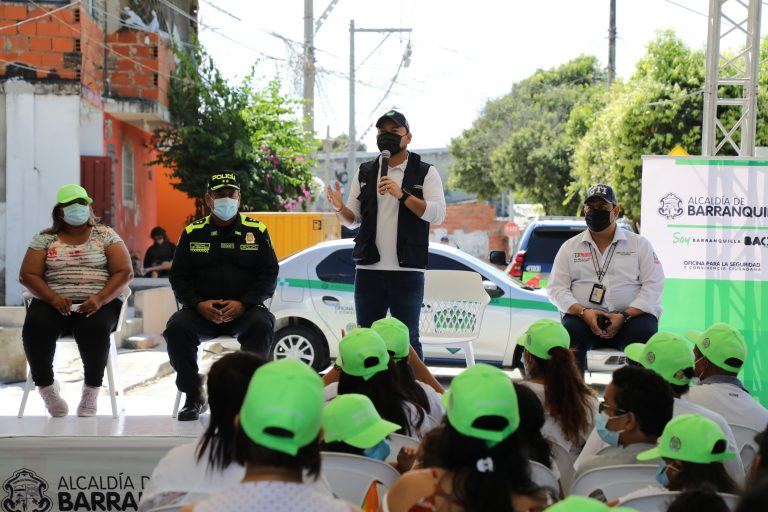 Jefe de la Oficina para la Seguridad y Convivencia Ciudadana, Nelson Patrón hablando en evento.