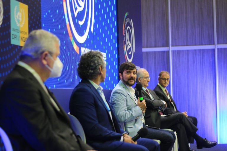 Alcalde Pumarejo en panel de líderes del evento.