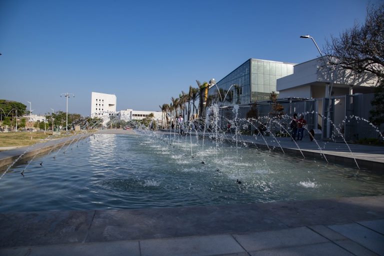 Fuente de agua de la Plaza de la Paz