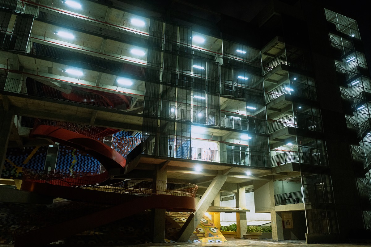 Panorámica nocturna edificio Fábrica de Cultura.