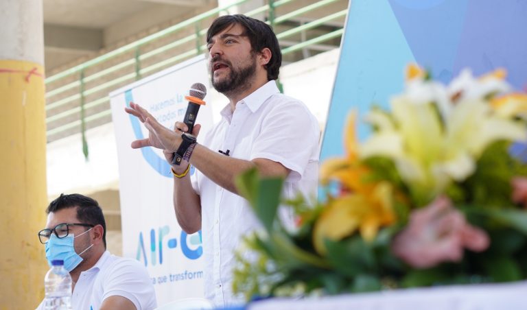 Alcalde Pumarejo durante su intervención durante el evento de lanzamiento del Proyecto de Normalización Electrica - PRONE.