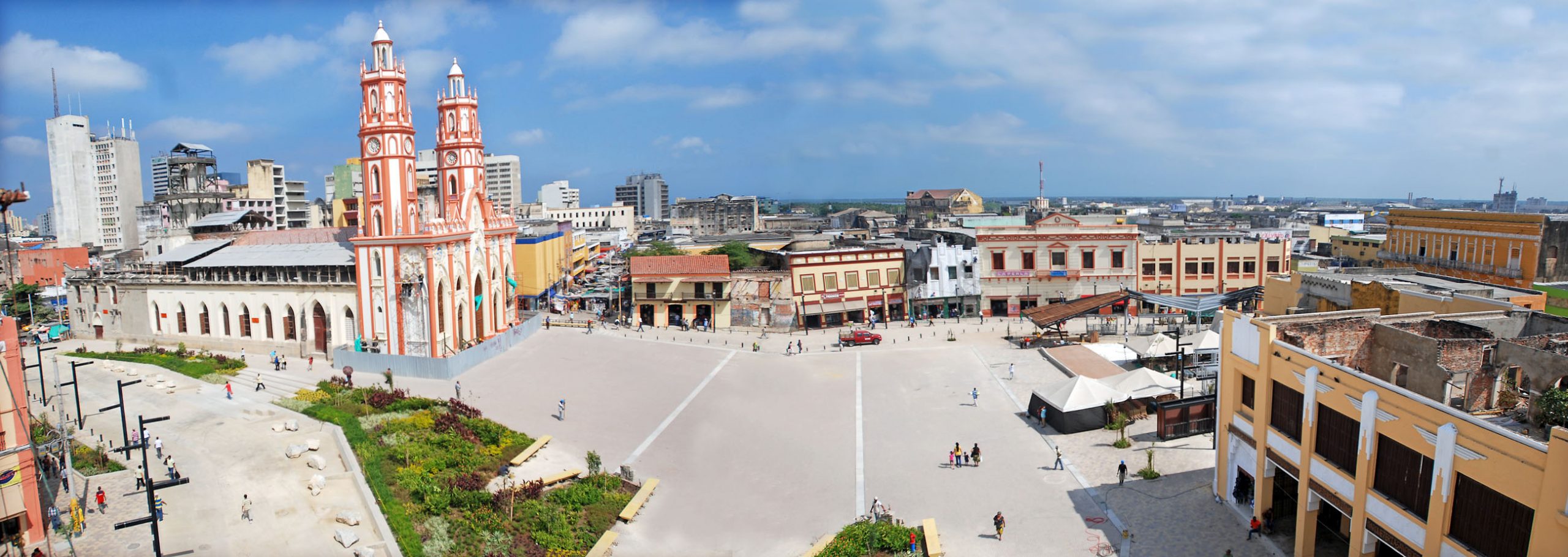 Panorámica Iglesia y plaza san nicolas