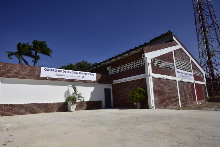 Fachada del nuevo Centro de reclusión Transitorio en el barrio El Bosque