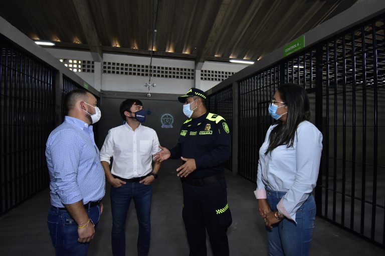 Visita del alcalde Jaime Pumarejo a Nueva cárcel transitoria.