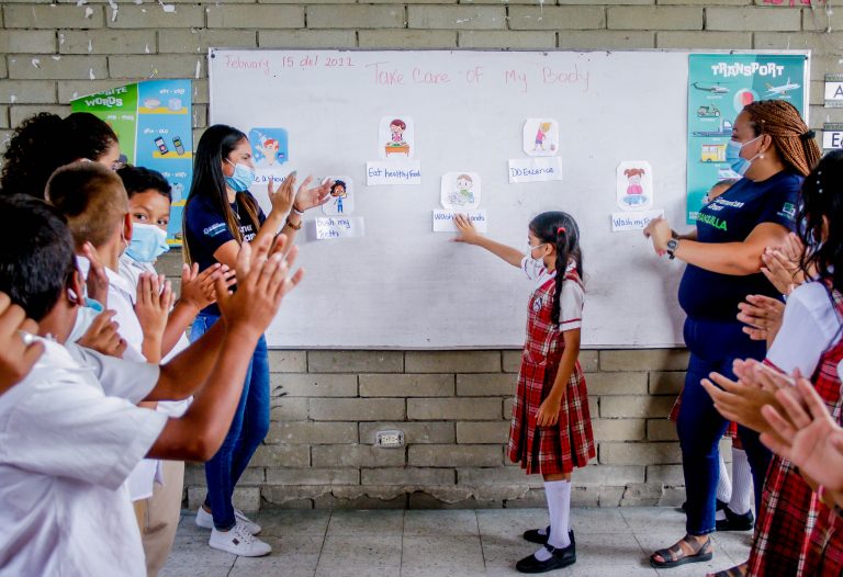 Estudiantes en clases de inglés