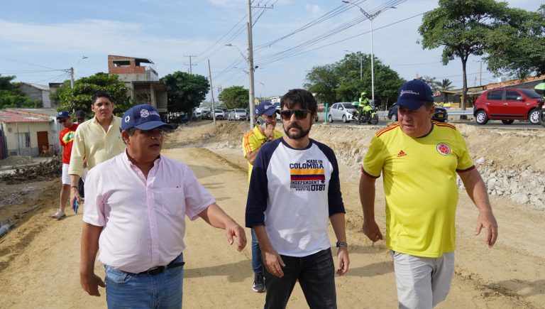 Alcalde en recorrido por paso vehicular Circunvalar