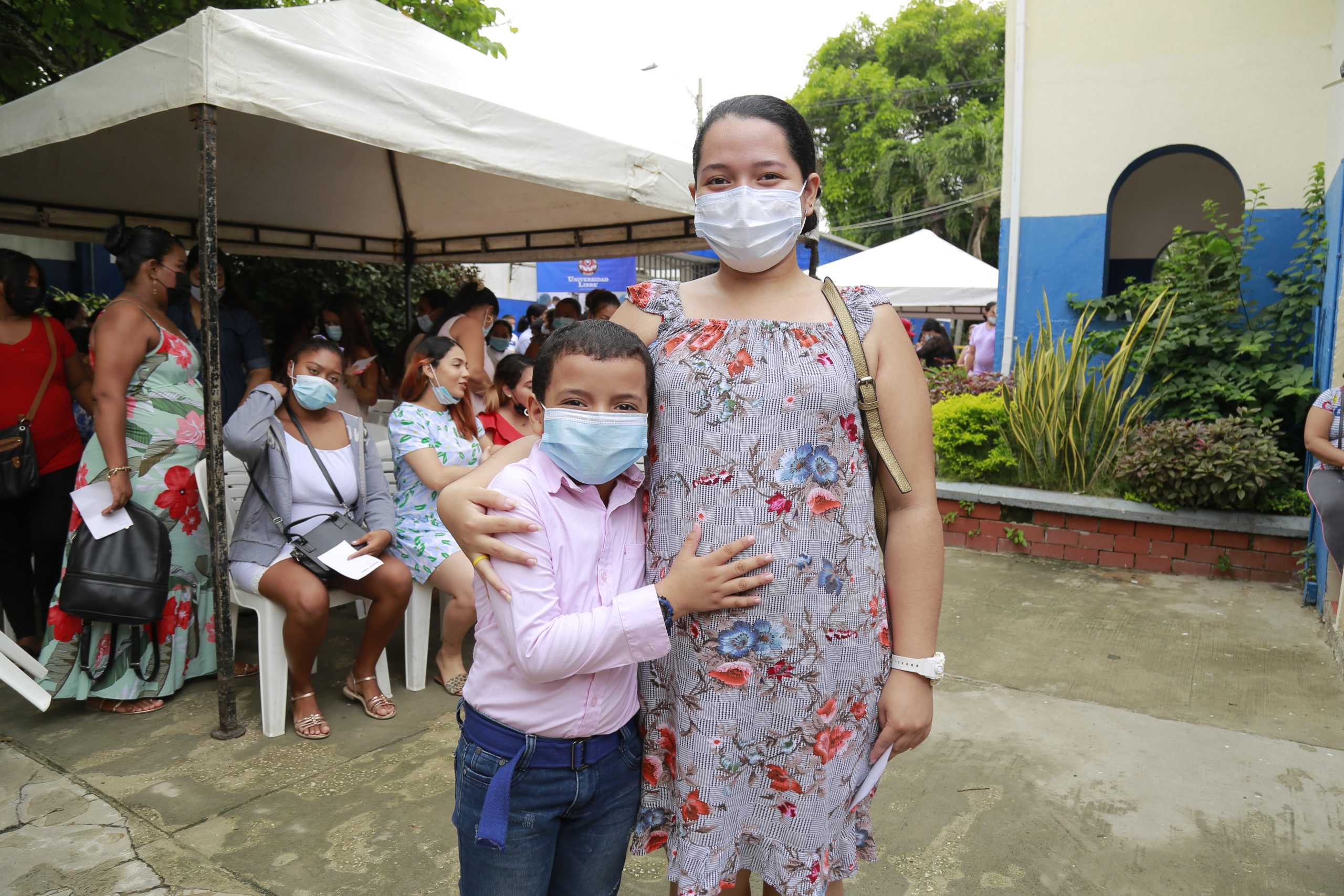 Beneficiaria de maternidad segura con su niño