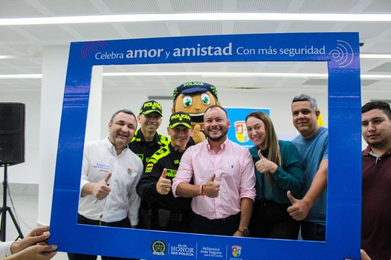 Autoridades y funcionarios de seguridad campaña de amor y amistad