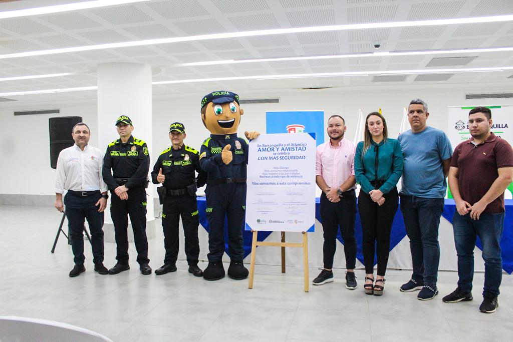 Personal campaña de seguridad celebración amor y amistad