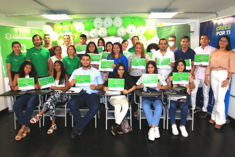 Jóvenes reciben diplomas Inglés para el Trabajo