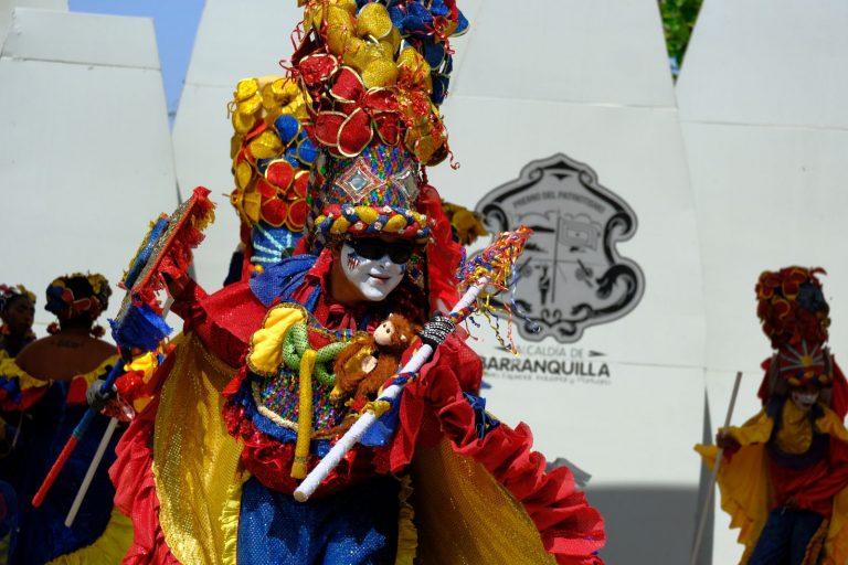 laSexta Noticias on X: El disfraz de 'El Negro de Whatsapp' promete ser la  estrella de carnaval   / X