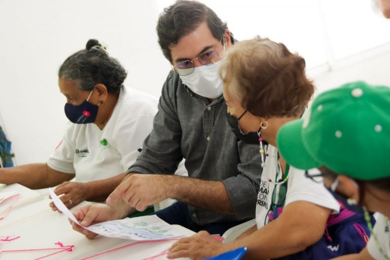 Adultos mayores en el aula de clases