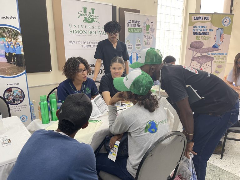 Stand educativo en Feria de Recicladores