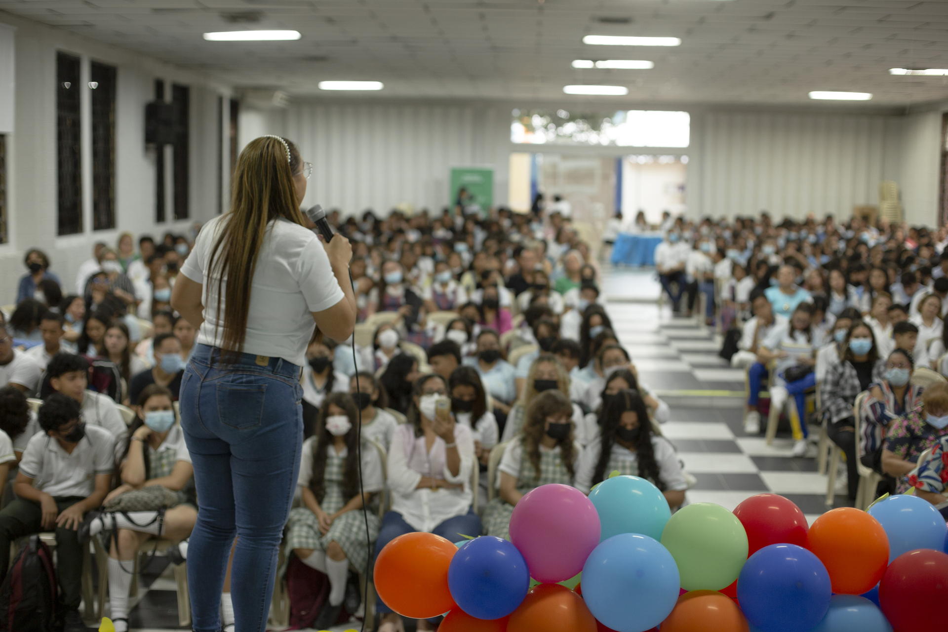 Jóvenes celebrando Día de la Salud Mental