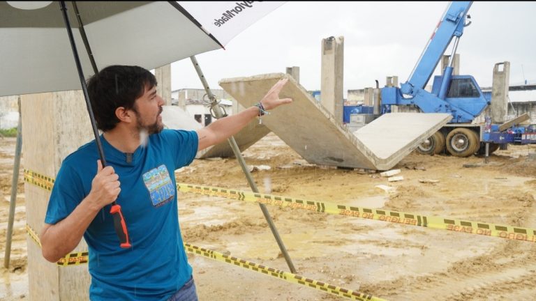 Alcalde inspecciona instalación de cubiertas en Gran Bazar