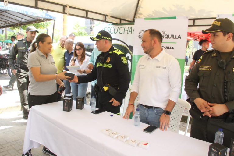 Acto de entrega de equipos para fortalecer frente de seguridad en Caribe Verde