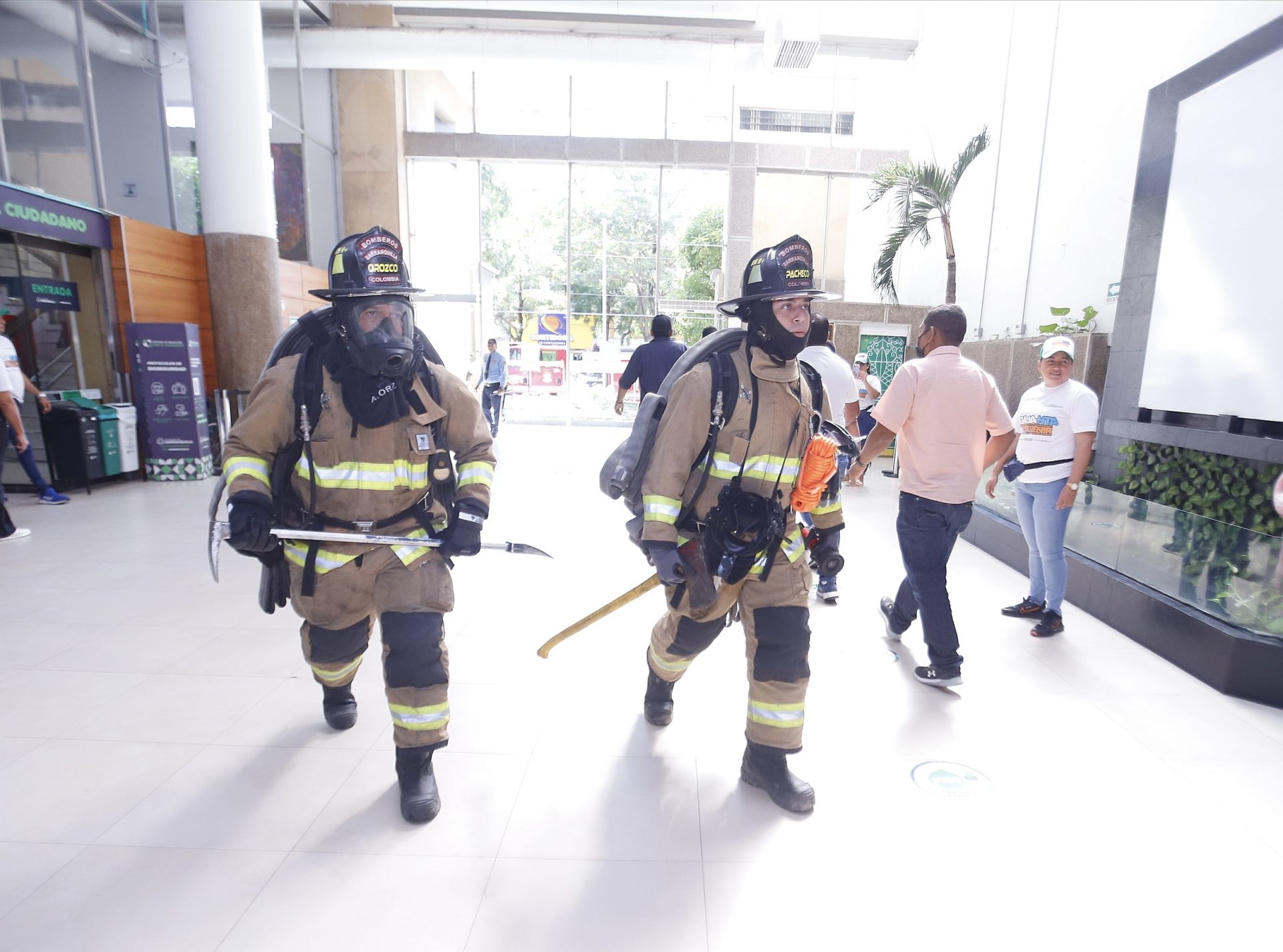 Bomberos en simulacro de imcendios