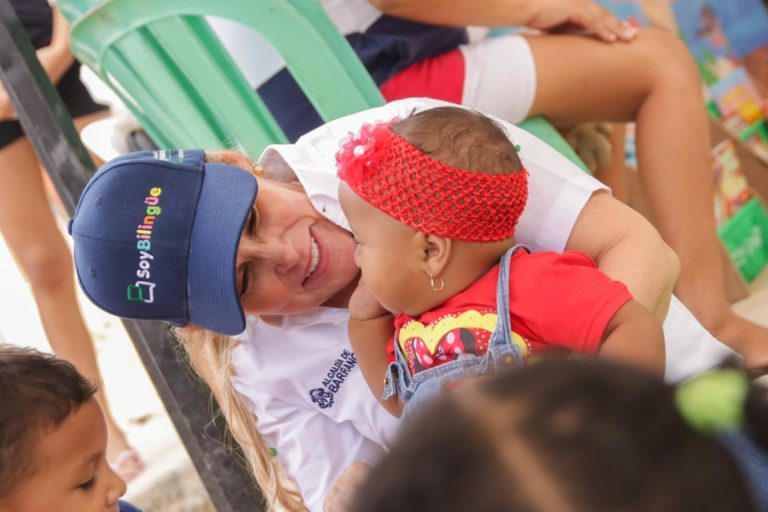 Niños de Nueva Colombia son atendidos en jornada social