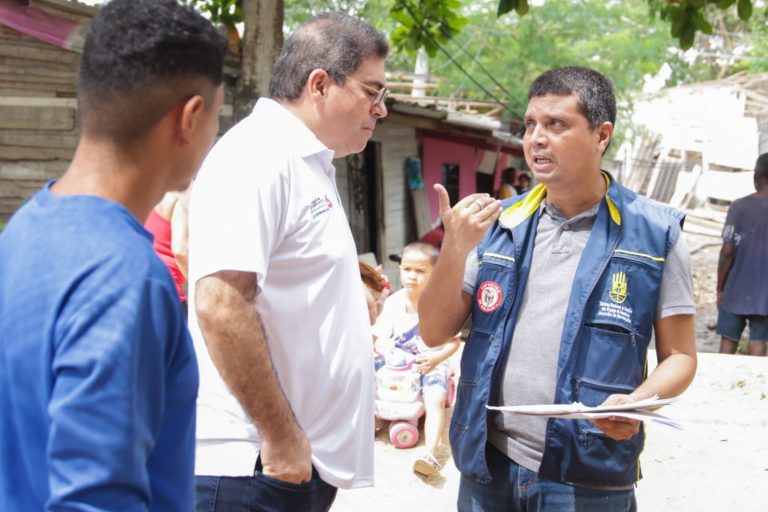 Funcionarios de Gestión Social en Nueva Colombia