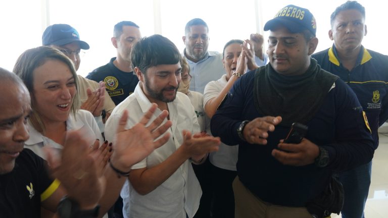 Autoridades celebran fin de emergencia por incendio en Vía 40