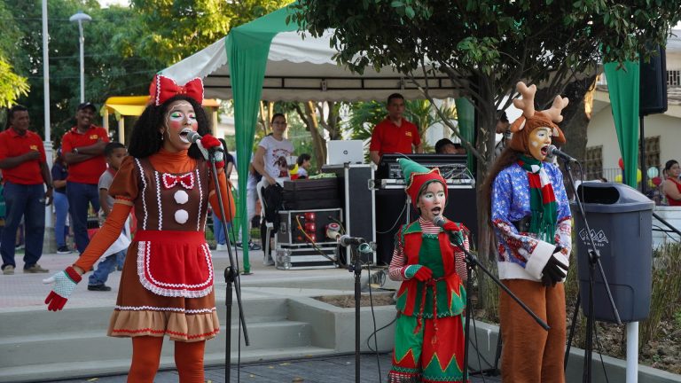 Coro navideño en inauguración de parque en Santa Helena