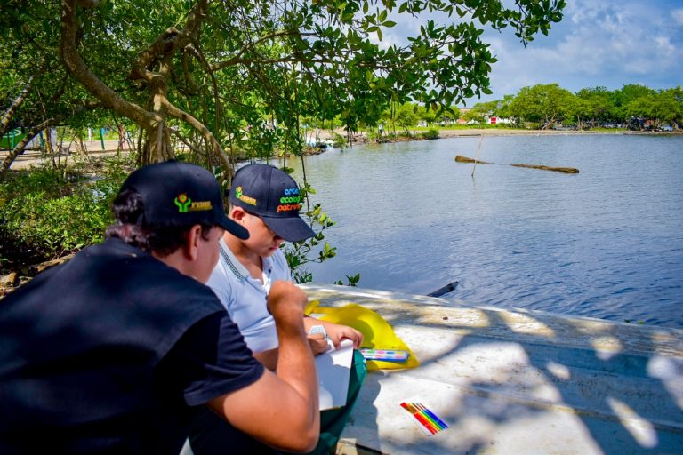 Estudantes aprenden educación ambiental cerca a cuerpos de agua 