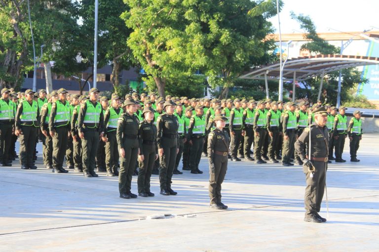 Grupo de policías en formación