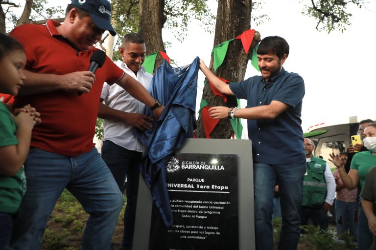 Alcalde Pumarejo devela placa parque Universal