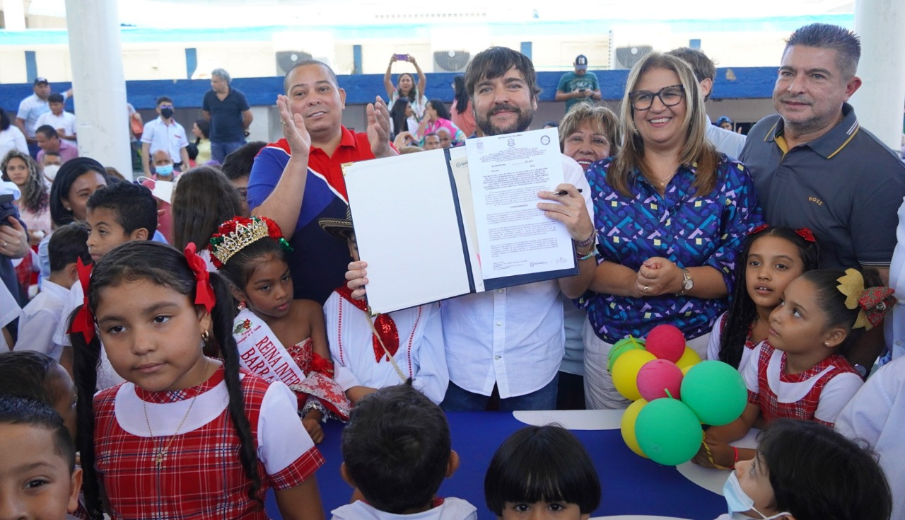 Alcalde Pumarejo, secretaria de educaciòn y estudiante