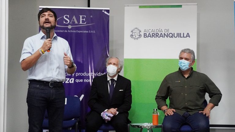 Alcalde Pumarejo y miembros de SAE