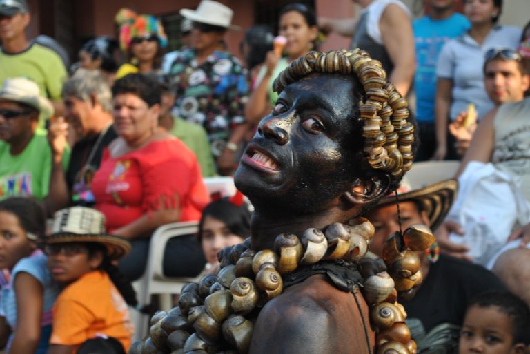 Negrito de Santa Lucia en desfile de Gra Parada