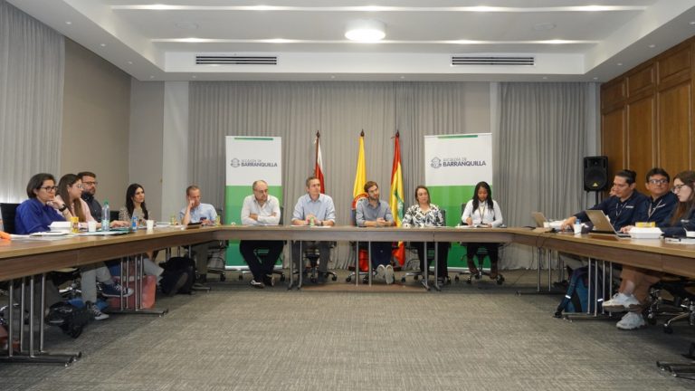 Carbones y equipo de trabajo durante Conferencia Internacional en Solidaridad con Refugiados y Migrantes Venezolanos