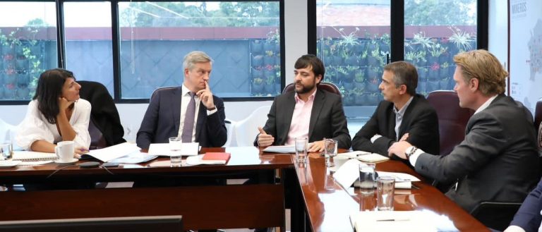 Alcalde en reunión el Ministerio de Minas y Energía