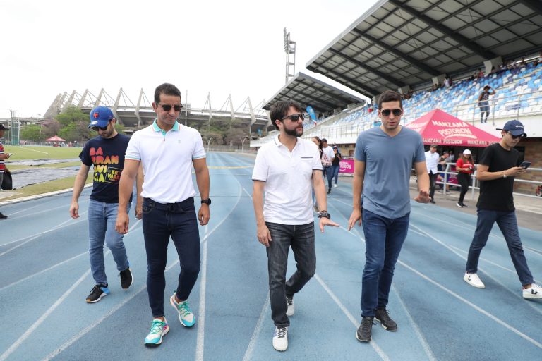 Alcalde y secretario de deportes en recorrido por el metropolitano