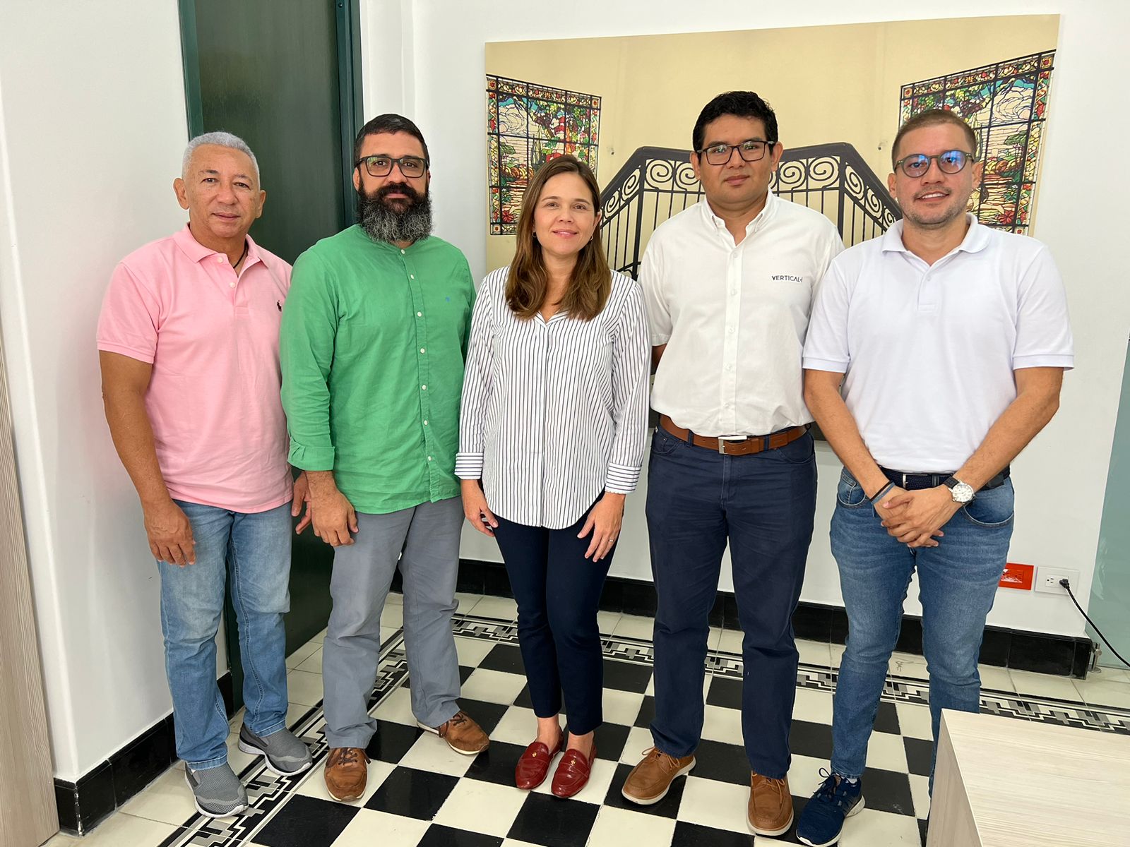 Secretaria de Cultura en compañia de representantes de representantes de la empresa Vertical-i, la Universidad Autónoma del Caribe