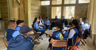 Orientadores de Parques nacionales con representantes de la oficina de Gestión del Riesgo en mesa redonda de trabajo