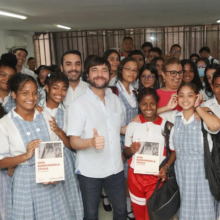 Pumarejo junto a los estudiantes