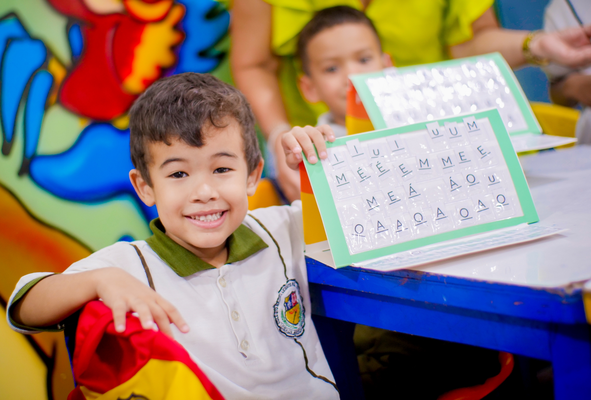 Niños felices en clase