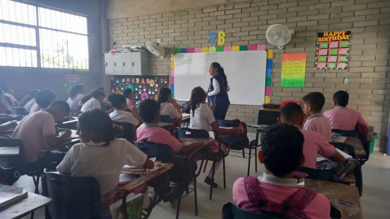 Charla con jovenes estudiantes