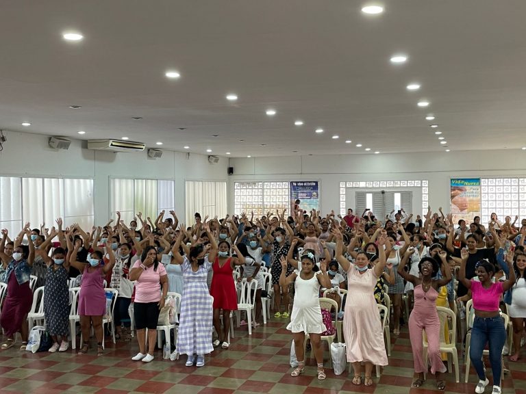 Grupo de mujeres felices