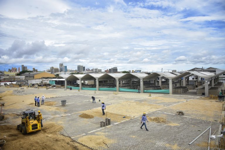 Panorámica de trabajos de construcción en mercado Gran Bazar