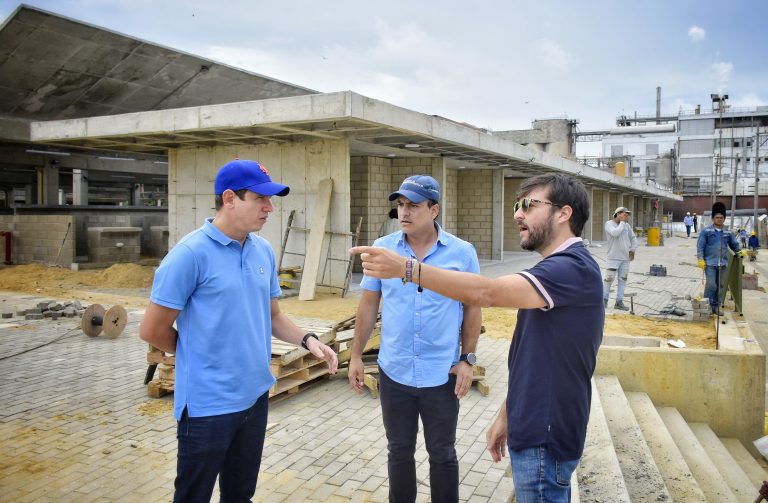 Pumarejo inspecciona obras Mercado Gran Bazar