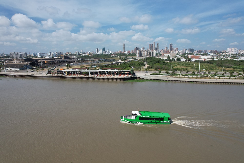 El Karakalí navegando por el río Magdalena.