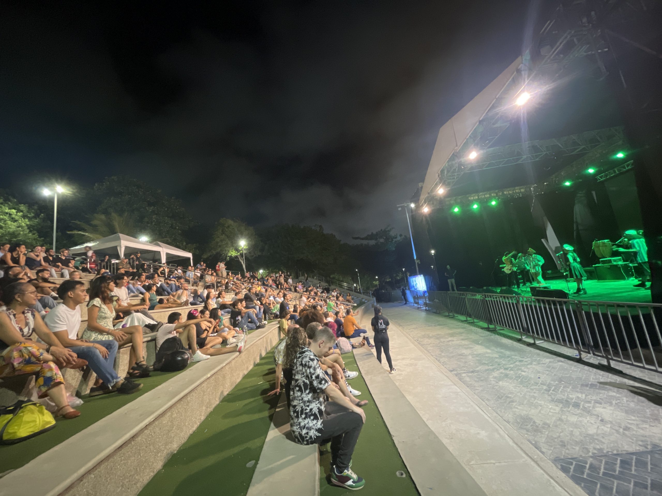 PANORÁMICA FESTIVAL VIBRA CÍVICA CON EL PÚBLICO