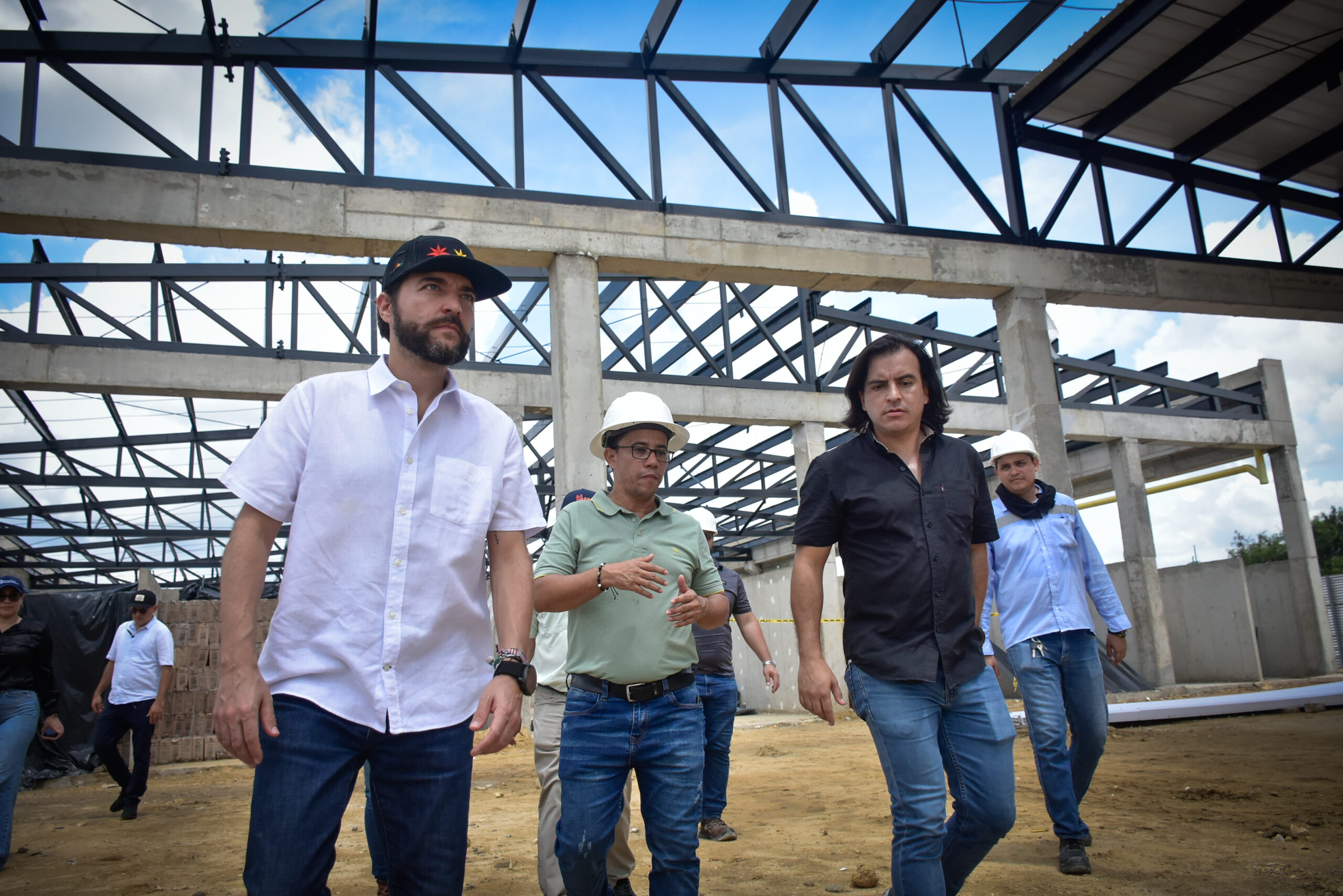 Alcalde Pumarejo en obras del Mercado del Río