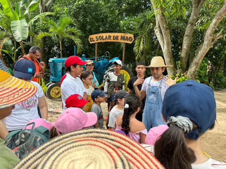 Niños jugando en el parque temático el Solar de Mao