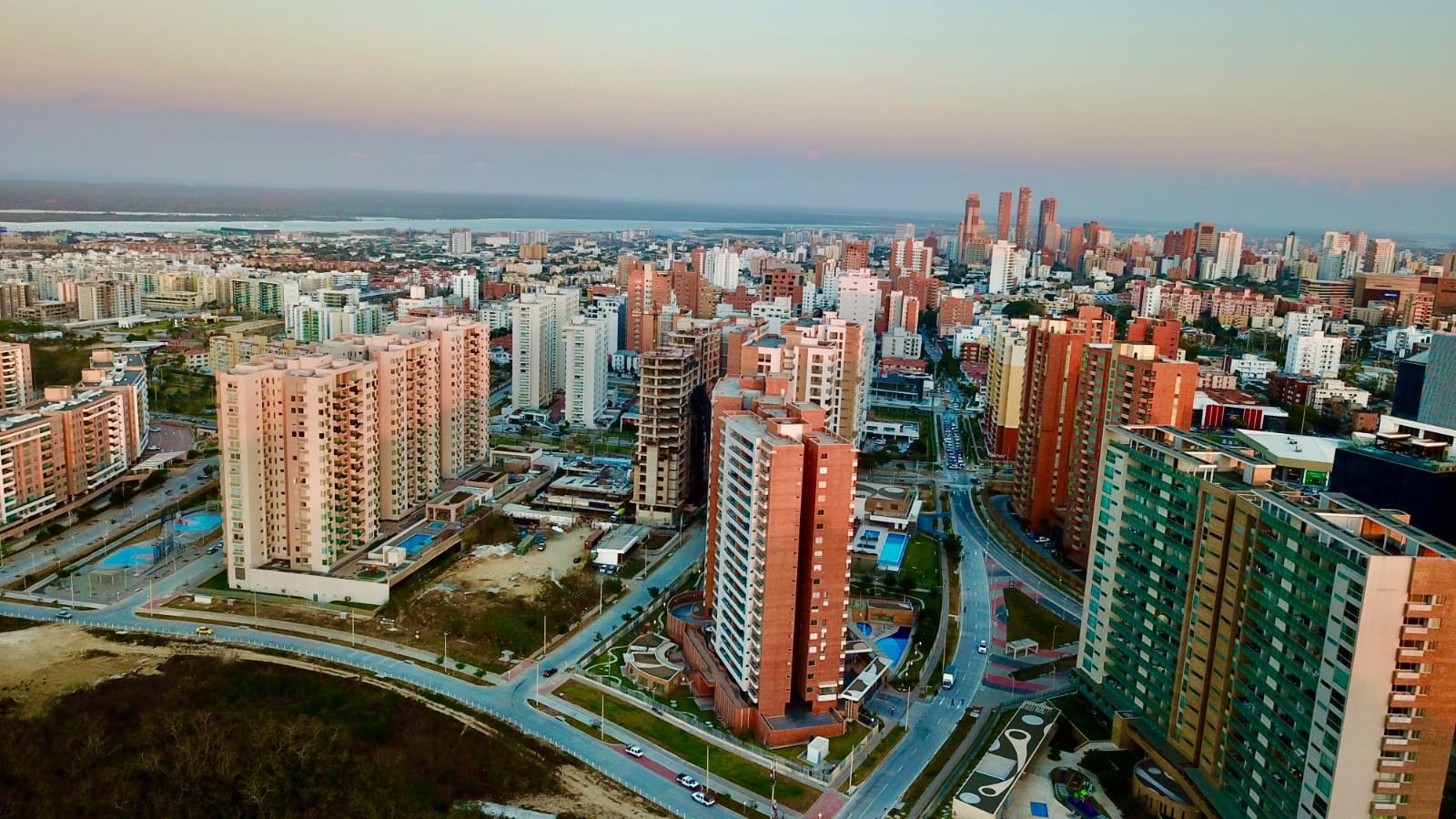 Panorámica de Barranquilla con edificios de fondo